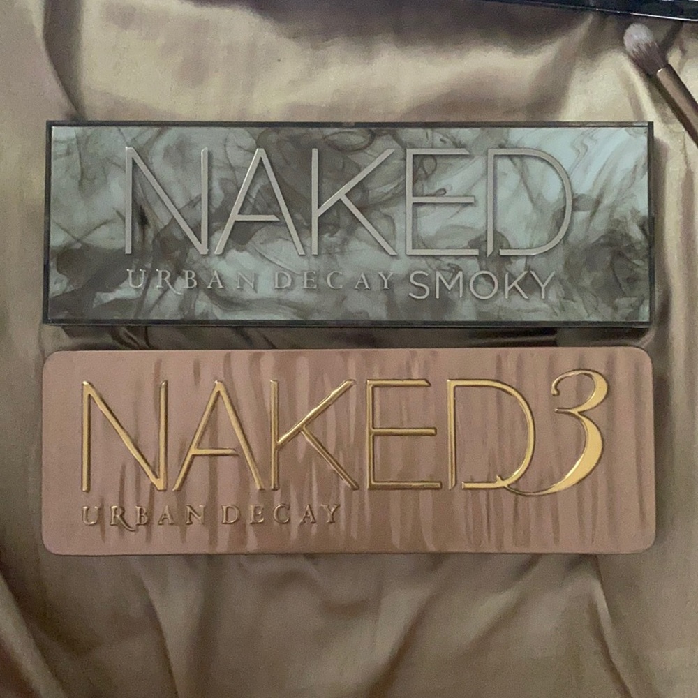 2 Naked eyeshadow palettes